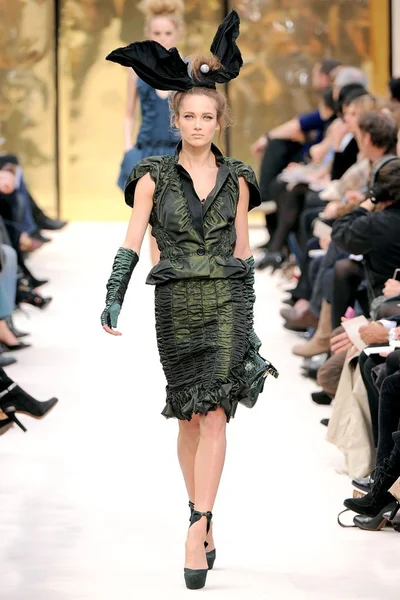 Look 12